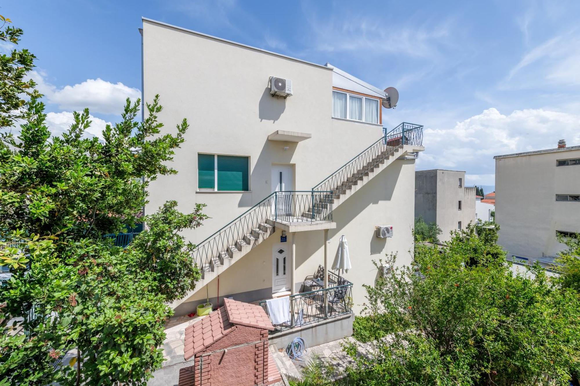 Lct Vista Apartment Split