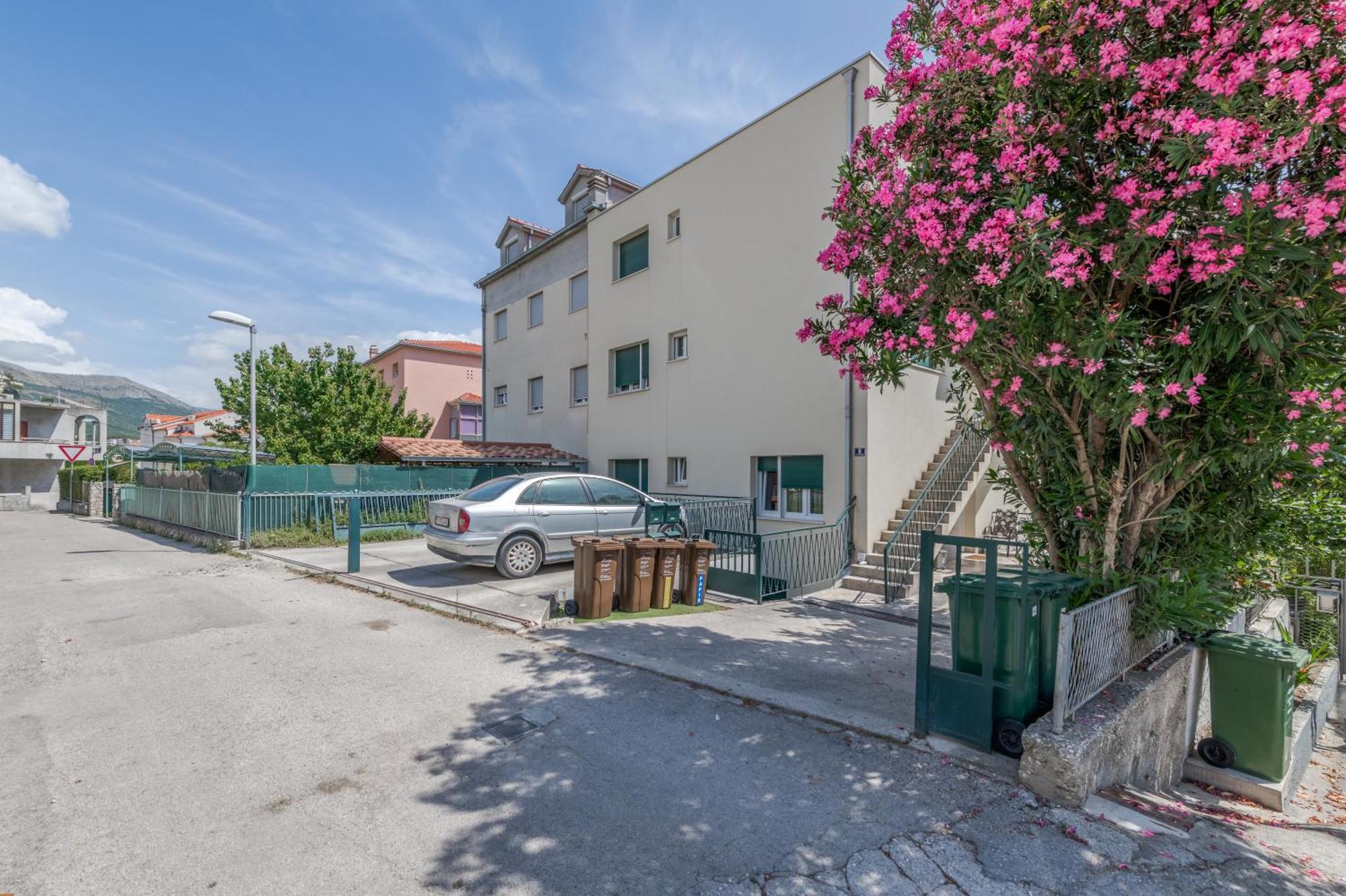 Lct Vista Apartment Split